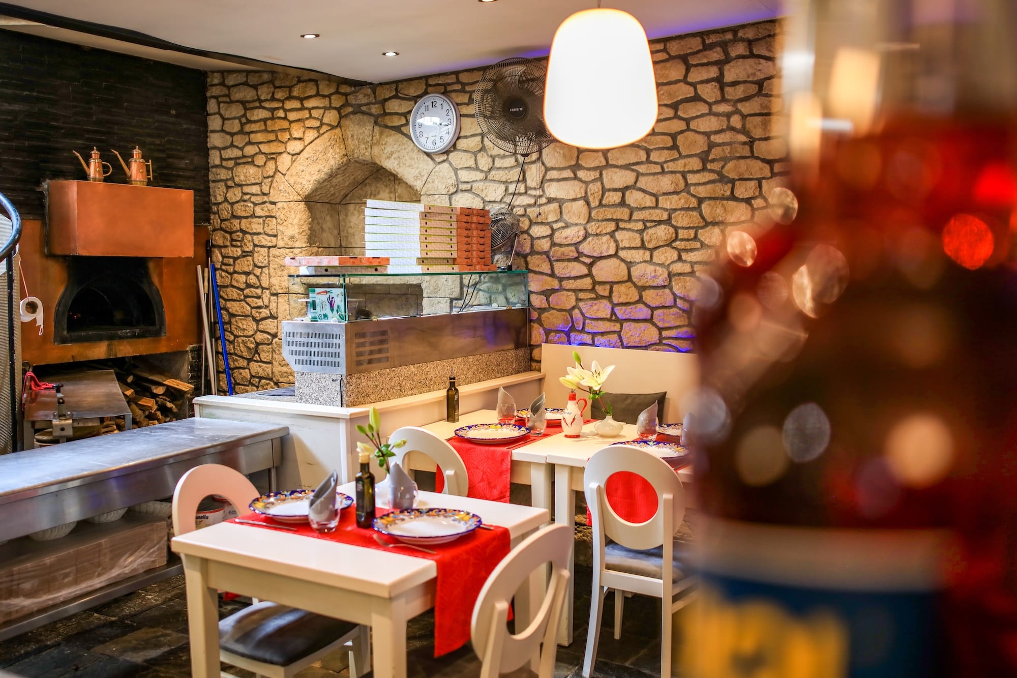 Salle du restaurant Mediterraneo, décor chaleureux et élégant